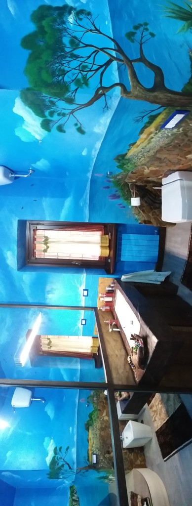 Visione intera del bagno decorato